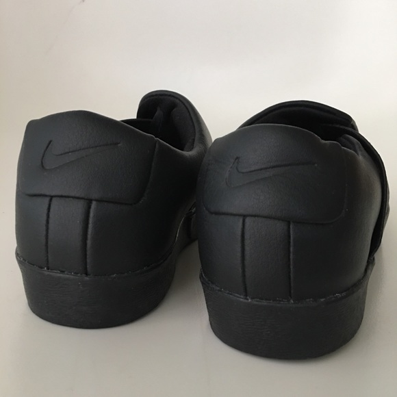 Nike All Black Sneaker Sz 6 - Picture 5 of 8